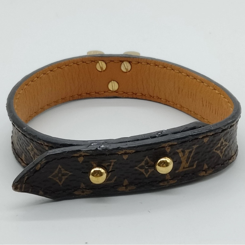 Louis Vuitton Essential V Bracelet - Picture 4 of 9